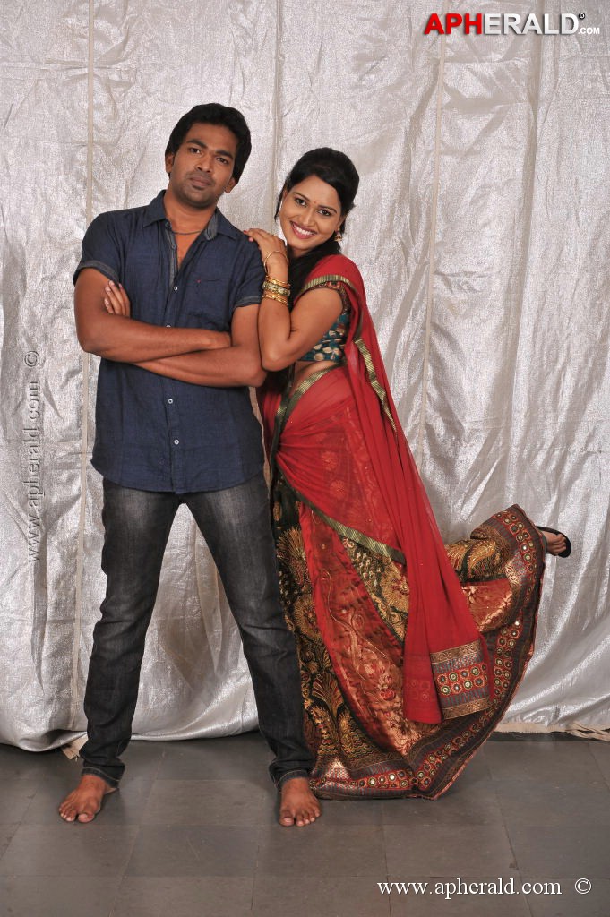 Iddarilo Modalaindi Movie Stills