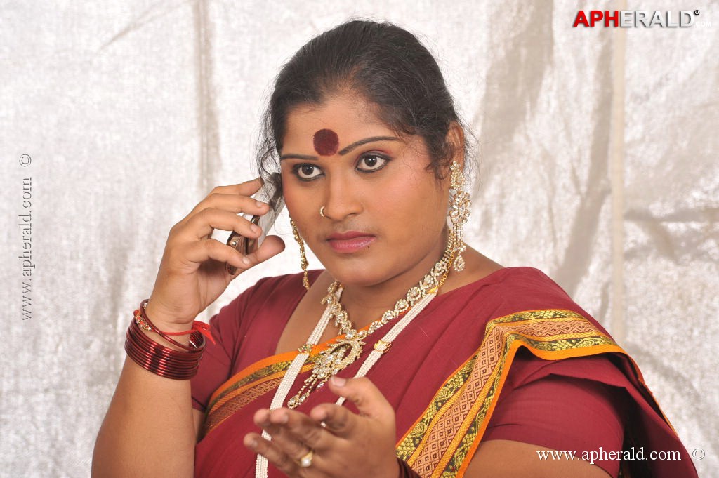 Iddarilo Modalaindi Movie Stills