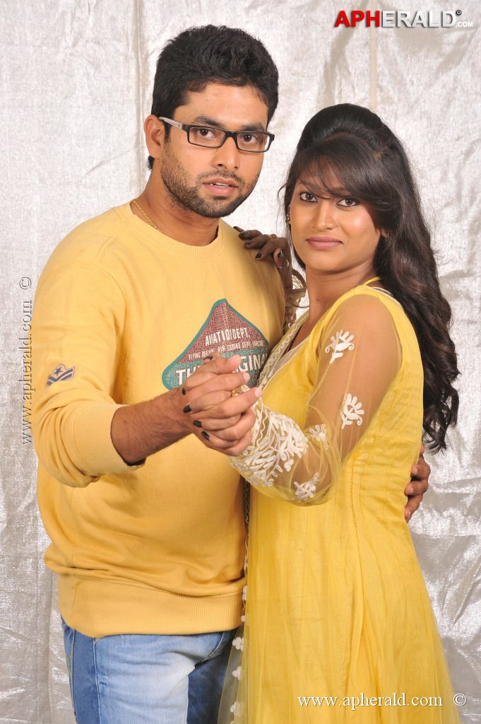 Iddarilo Modalaindi Movie Stills