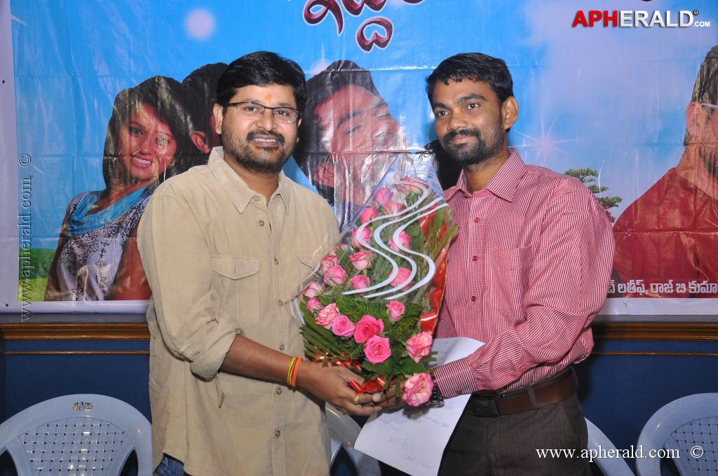Iddarilo Modalaindi Movie Stills