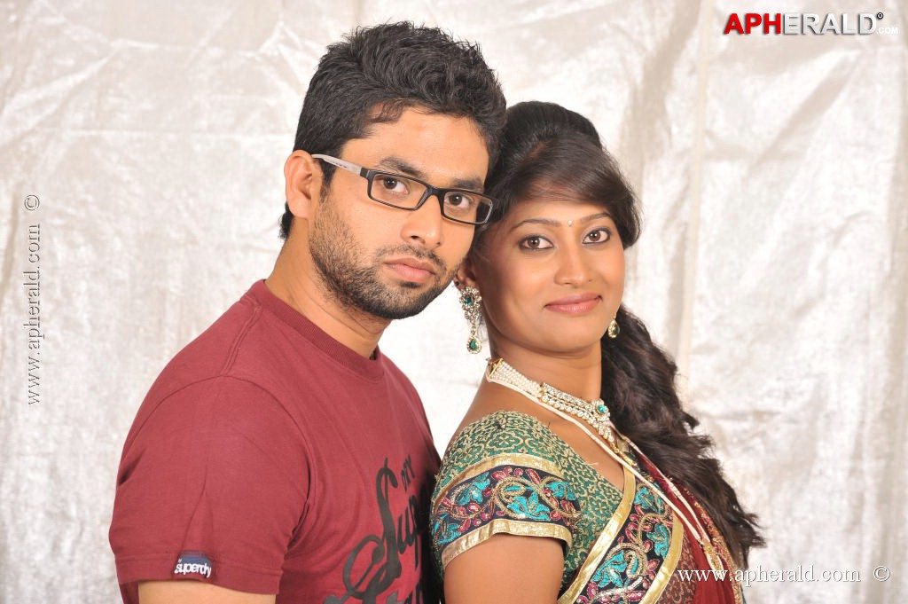 Iddarilo Modalaindi Movie Stills
