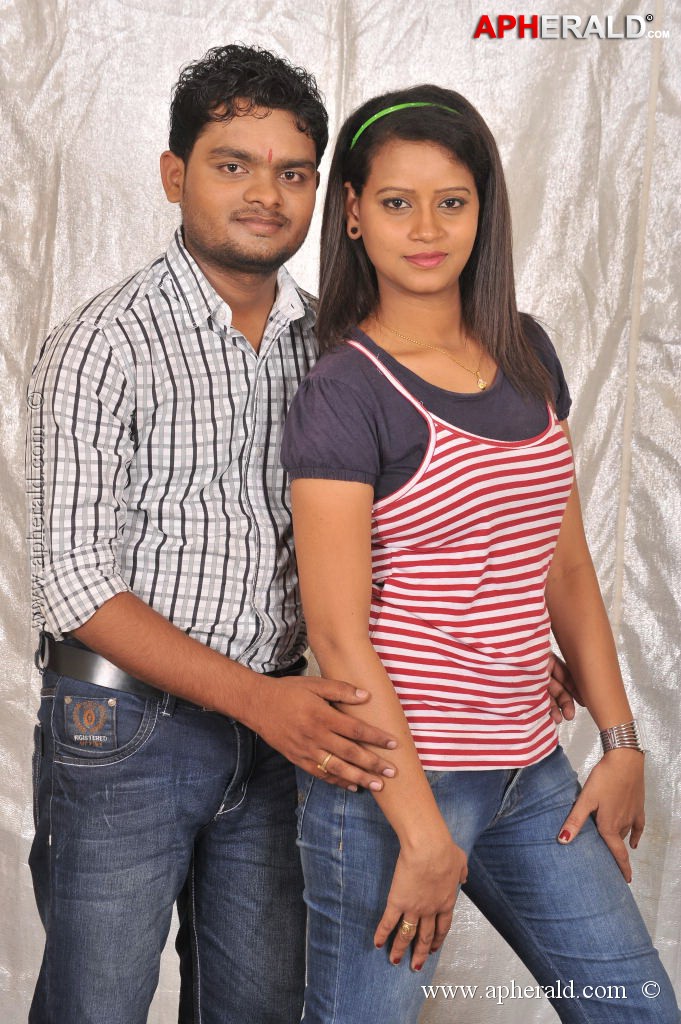 Iddarilo Modalaindi Movie Stills