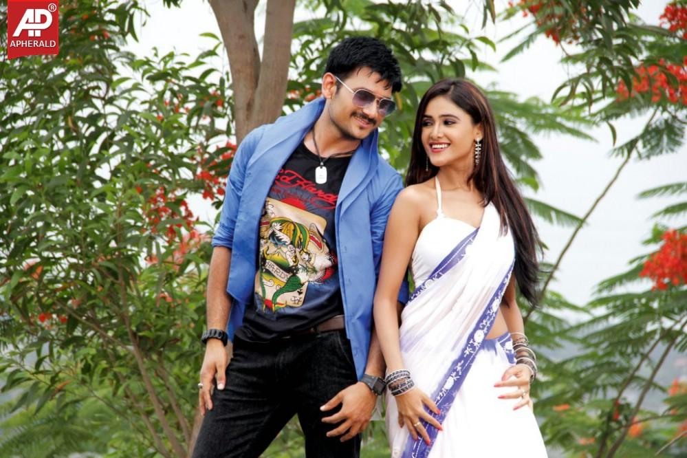 Inji Marappa Movie Latest Hot Stills