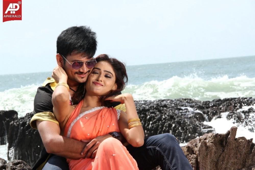 Inji Marappa Movie Latest Hot Stills