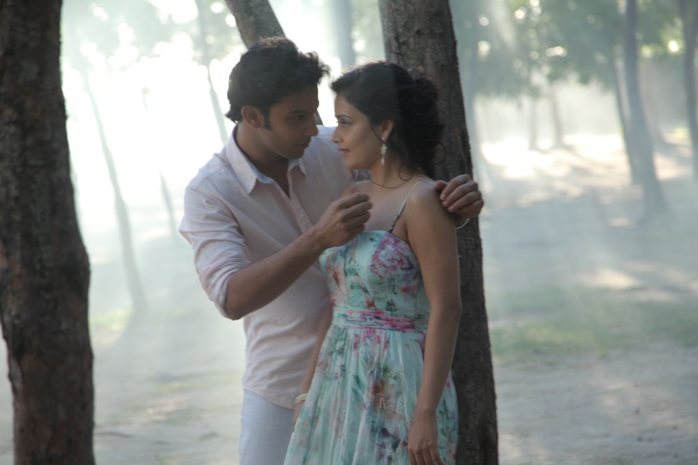 Ishq Wala Love Movie Latest Stills