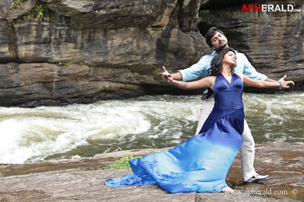 Janda Pai Kapiraju Movie New Stills