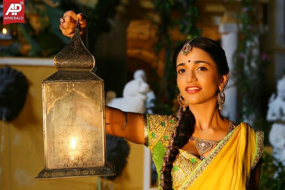 Kaaviya Thalaivan Movie Stills