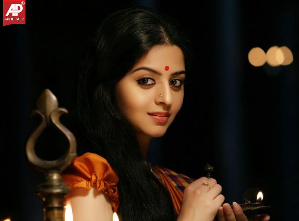 Kaaviya Thalaivan Movie Stills