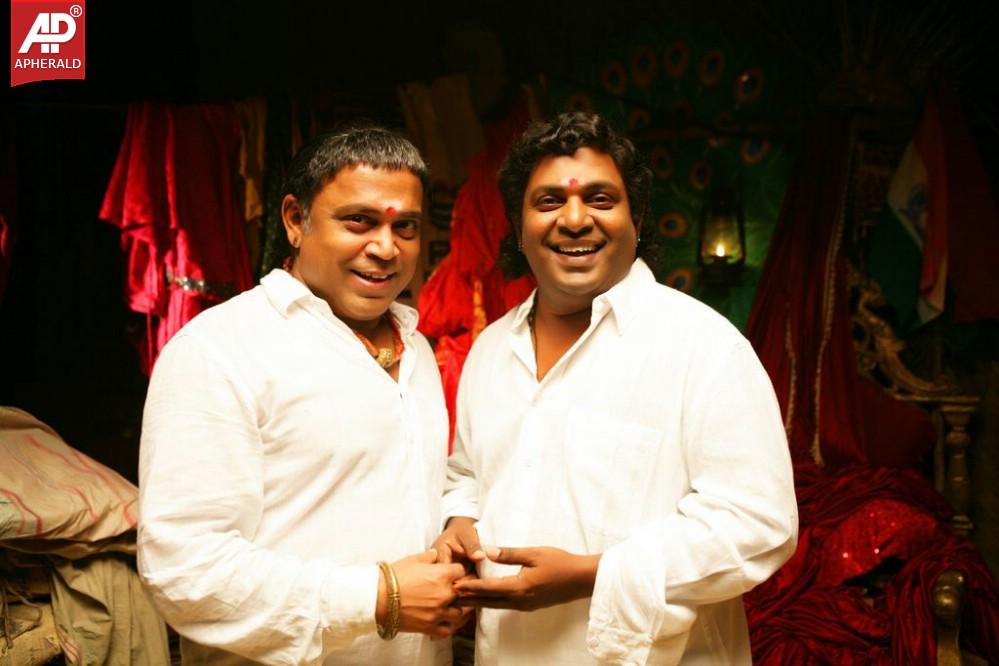 Kaaviya Thalaivan Movie Stills