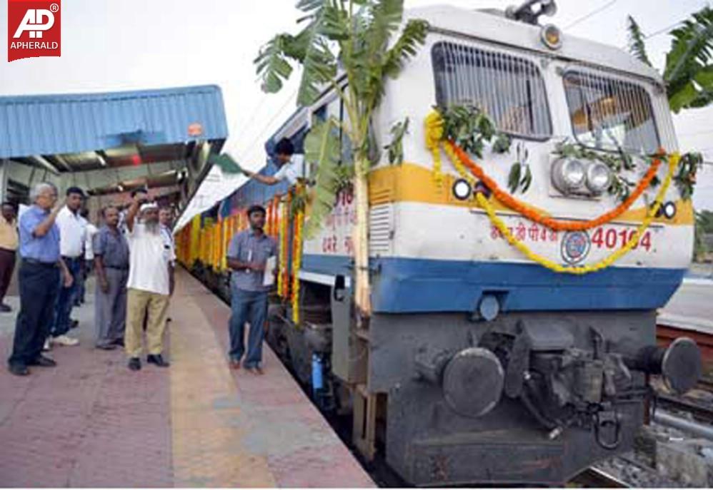 Kachiguda-Guntur Double Decker Train Photos