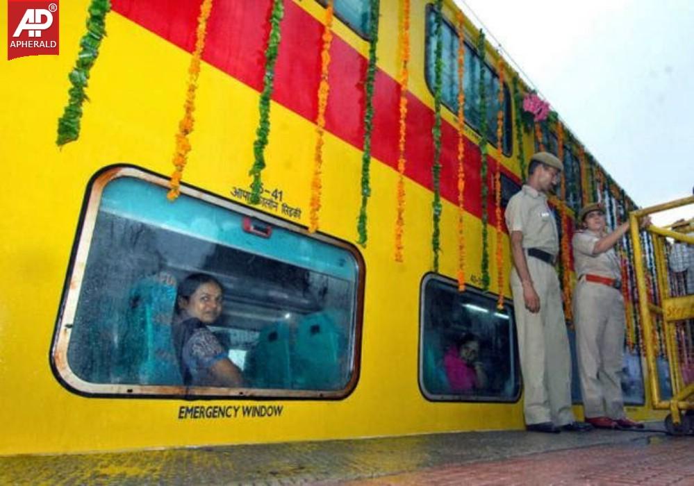 Kachiguda-Guntur Double Decker Train Photos