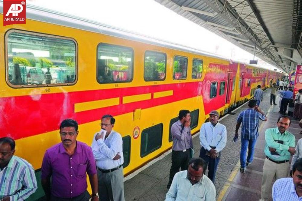 Kachiguda-Guntur Double Decker Train Photos