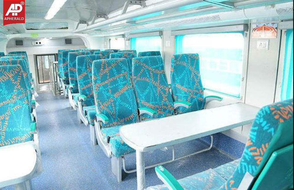 Kachiguda-Guntur Double Decker Train Photos