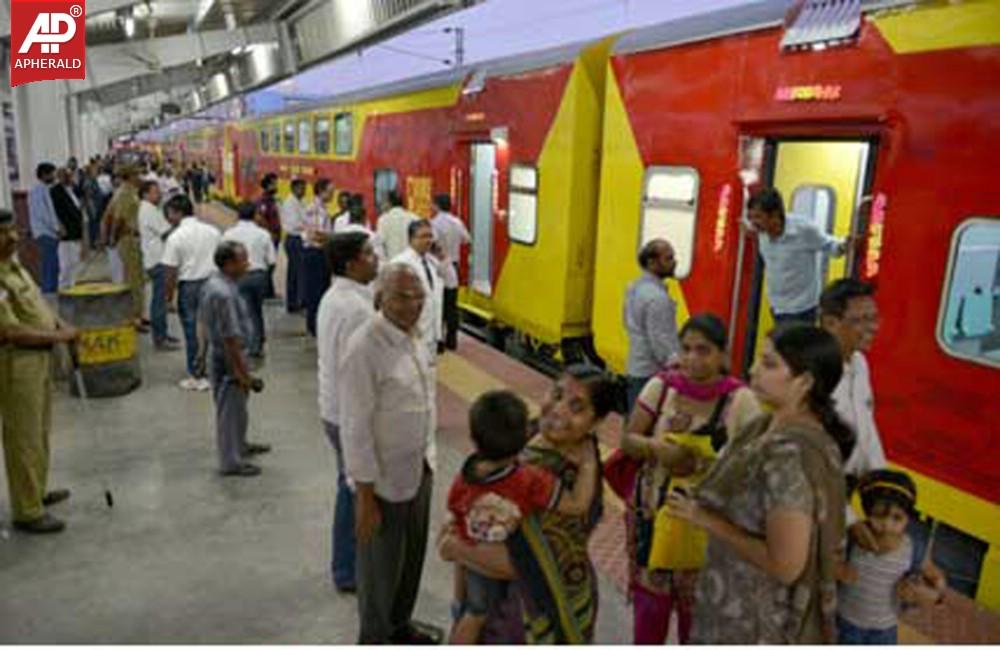 Kachiguda-Guntur Double Decker Train Photos