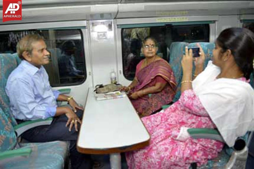 Kachiguda-Guntur Double Decker Train Photos