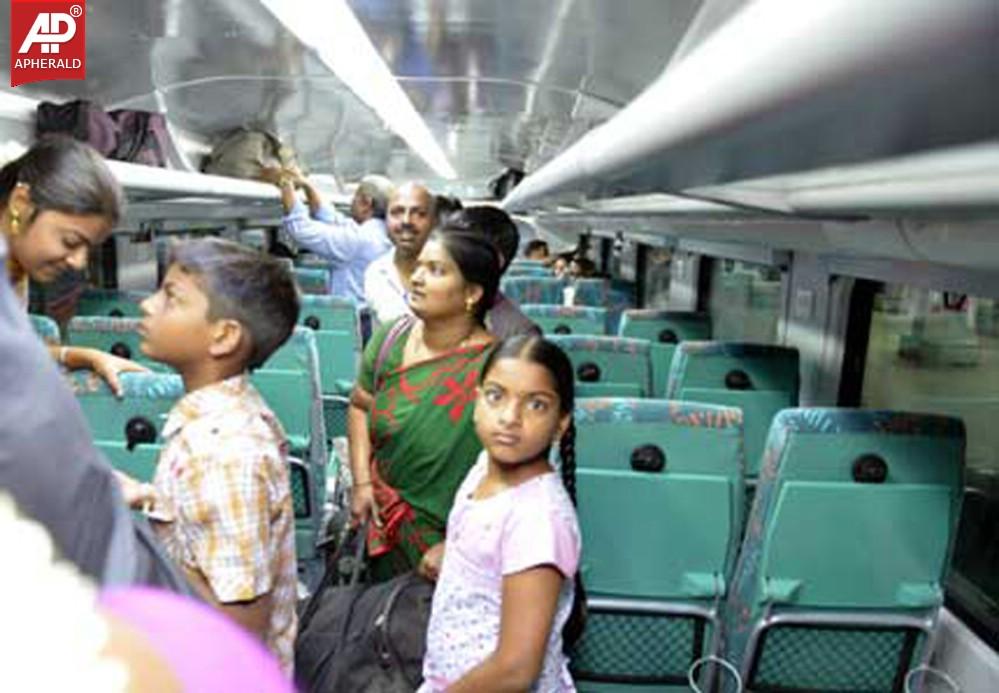 Kachiguda-Guntur Double Decker Train Photos