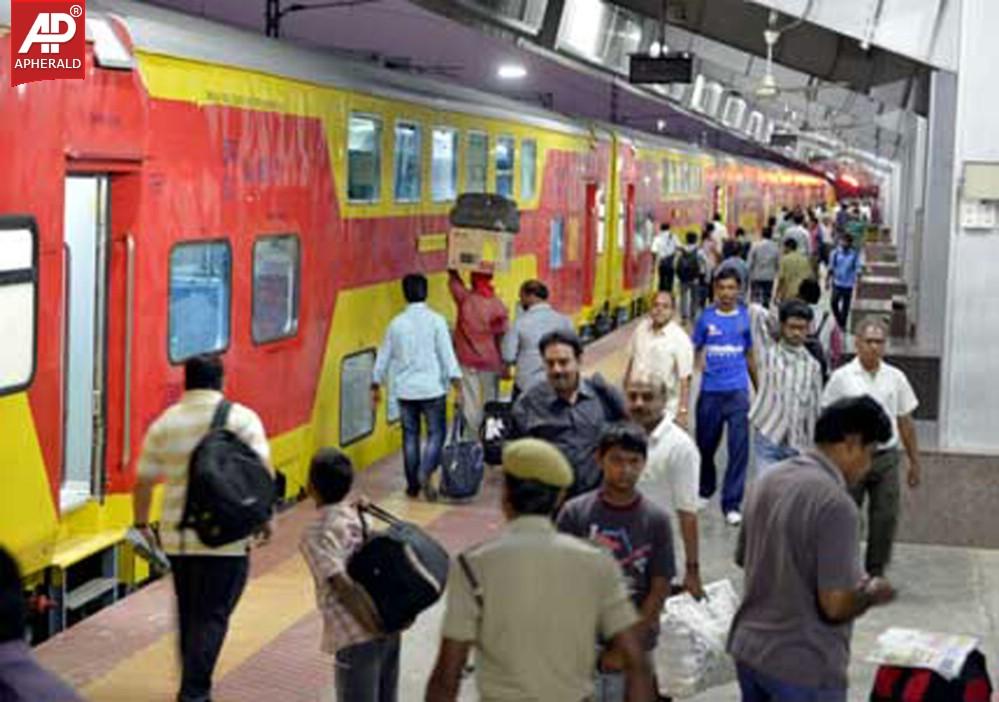 Kachiguda-Guntur Double Decker Train Photos