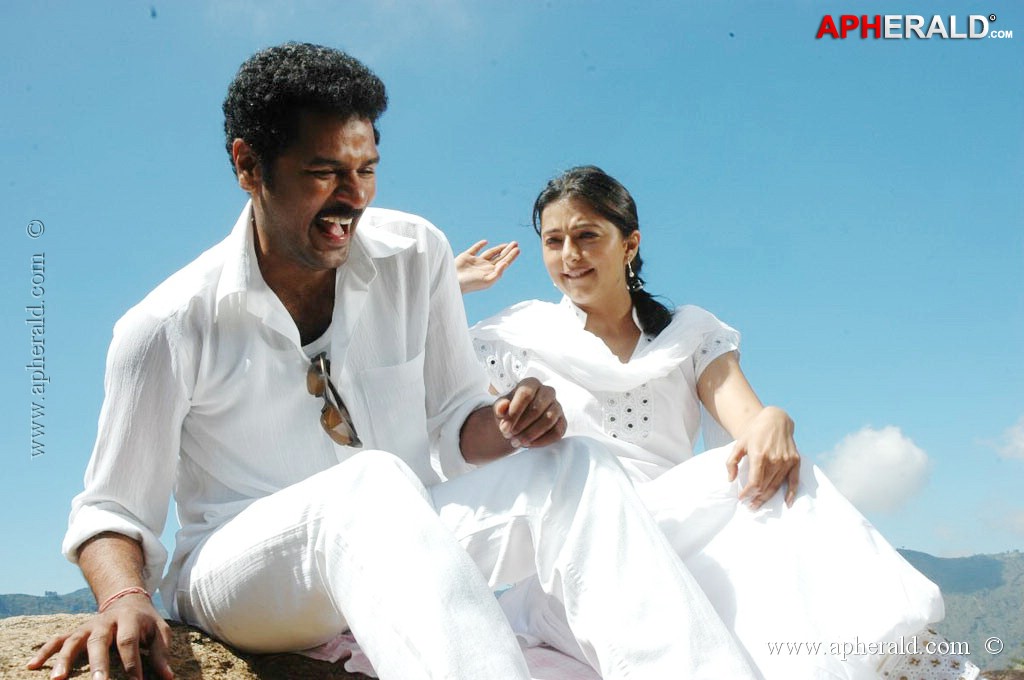 Kalavadiya Pozhuthugal Tamil Movie Stills