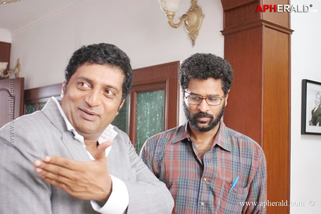 Kalavadiya Pozhuthugal Tamil Movie Stills