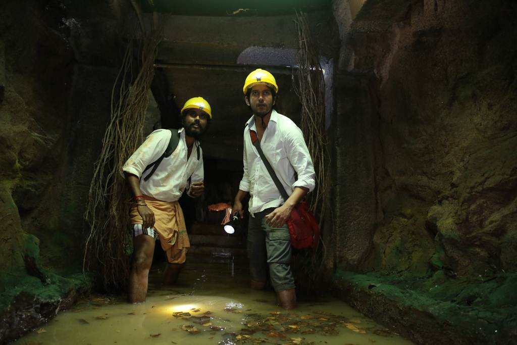 Kalavu Thozhirchalai Movie Stills