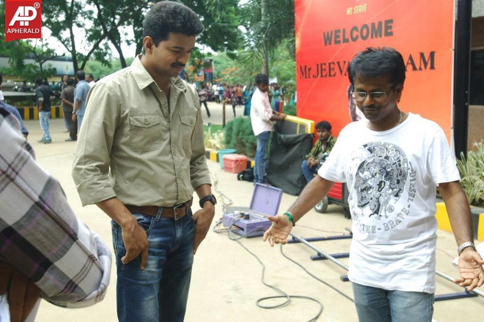 Kaththi Movie Latest Working Stills