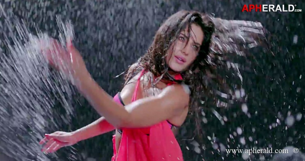 Katrina Kaif Hot Dhoom 3 Stills