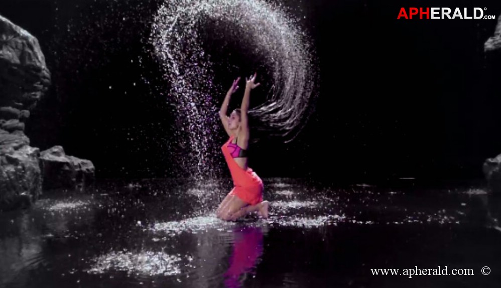 Katrina Kaif Hot Dhoom 3 Stills