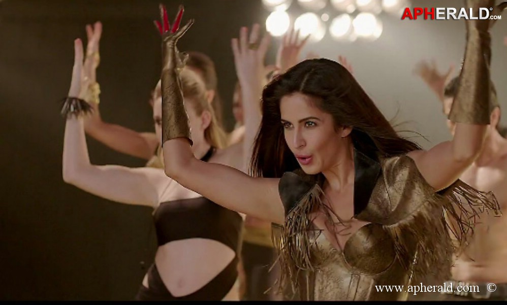 Katrina Kaif Hot Dhoom 3 Stills