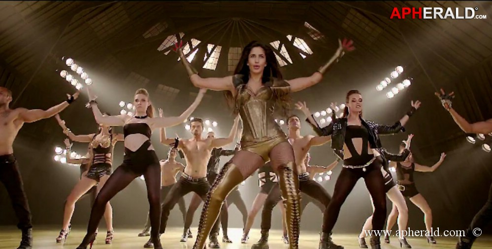 Katrina Kaif Hot Dhoom 3 Stills