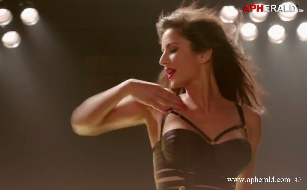 Katrina Kaif Hot Dhoom 3 Stills