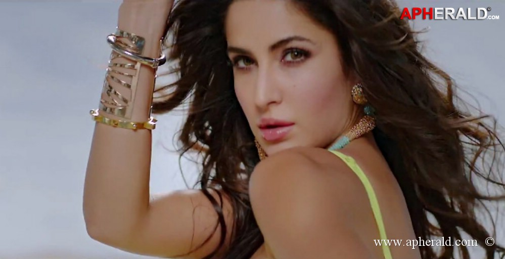 Katrina Kaif Hot Dhoom 3 Stills