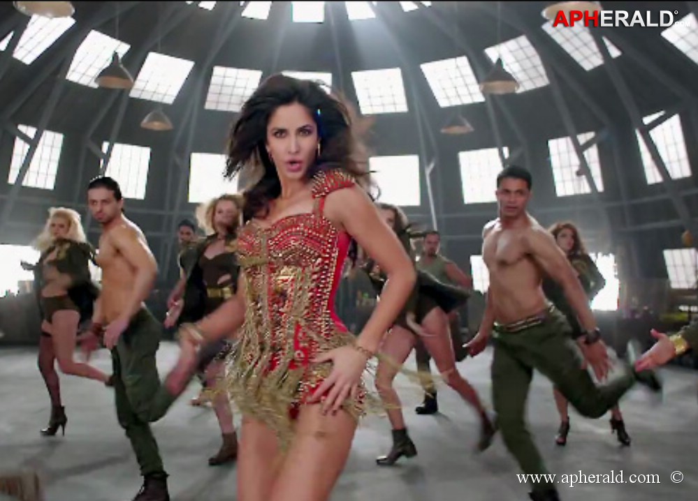 Katrina Kaif Hot Dhoom 3 Stills