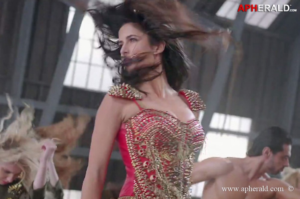 Katrina Kaif Hot Dhoom 3 Stills