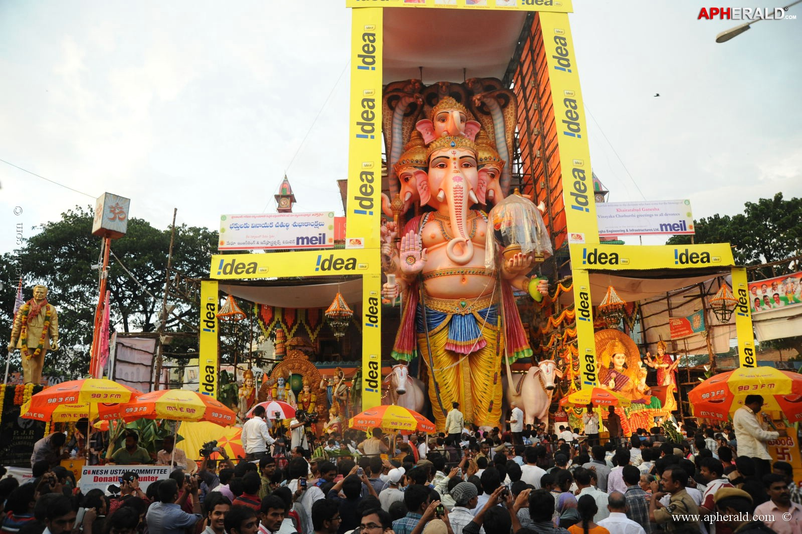 khairatabad ganesh idol 2013