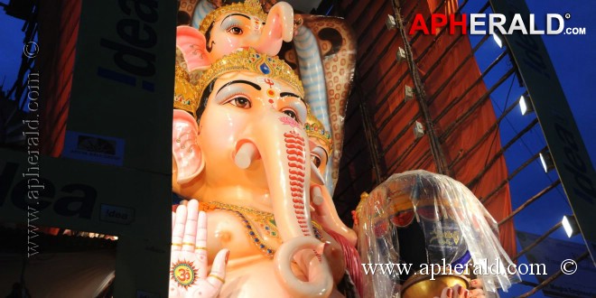 khairatabad ganesh idol 2013