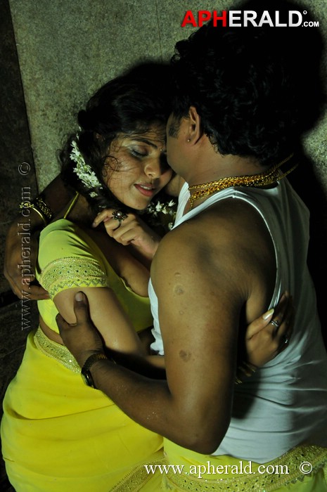 Kiliyanthattu Thoothukudi 2 Movie Hot Pics