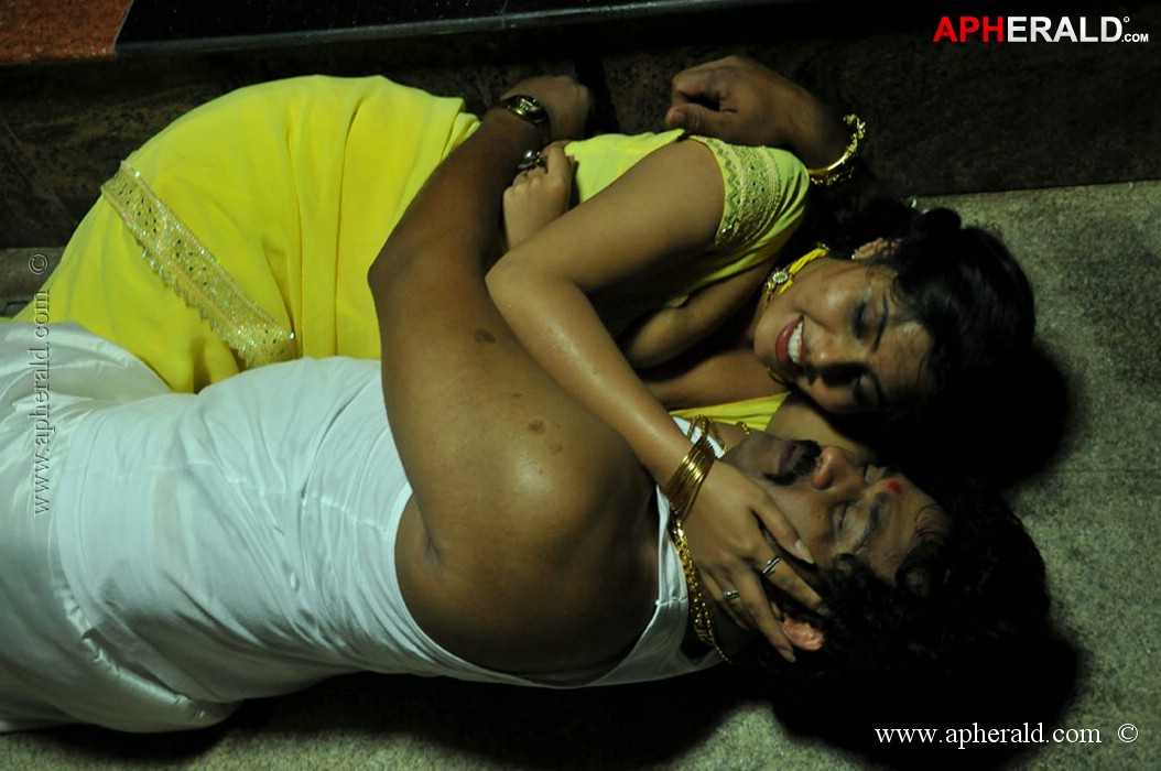 Kiliyanthattu Thoothukudi 2 Movie Hot Pics