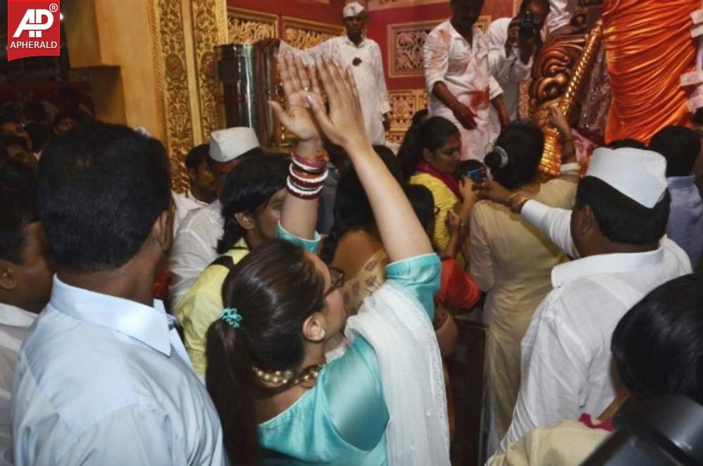 Rani Mukerji Snapped at Lalbaugcha Raja Ganesh Mandal