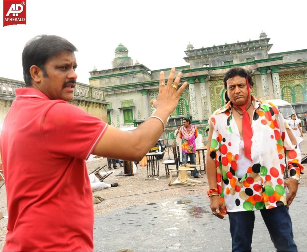 Loukyam Movie Working Stills