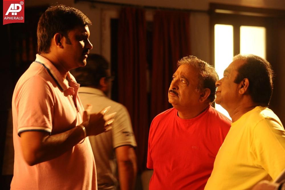 Loukyam Movie Working Stills