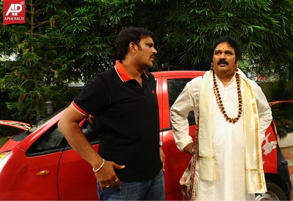 Loukyam Movie Working Stills