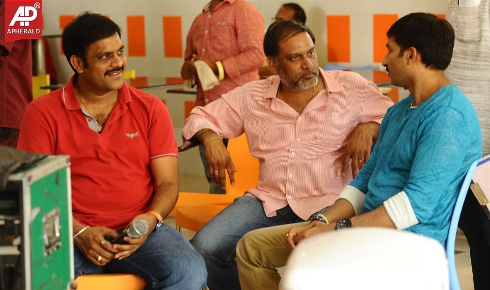 Loukyam Movie Working Stills