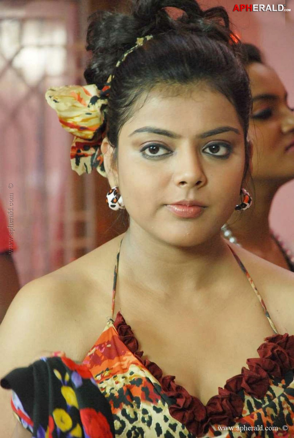 Lollu Dada Parakh Parakh Movie Hot Photos