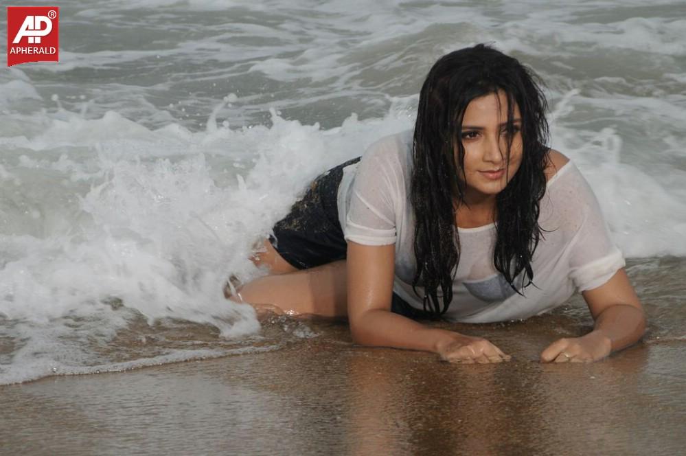 Maane Thene Peye Movie Hot Stills