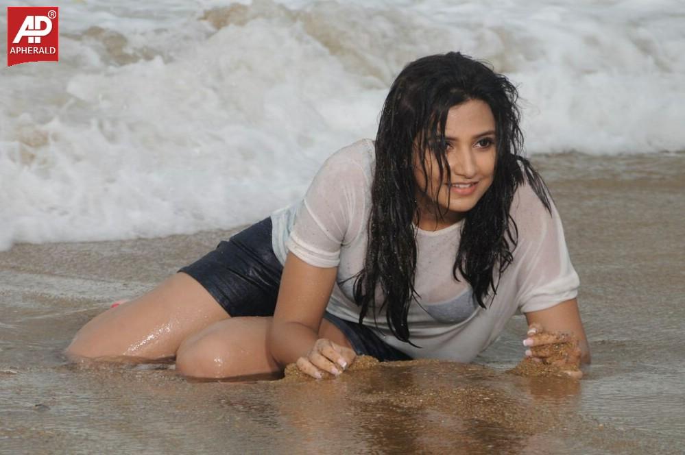 Maane Thene Peye Movie Hot Stills