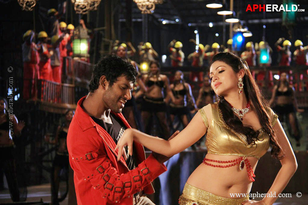Madha Gaja Raja Movie Stills