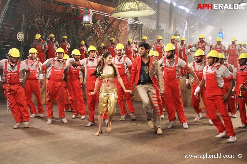 Madha Gaja Raja Movie Stills