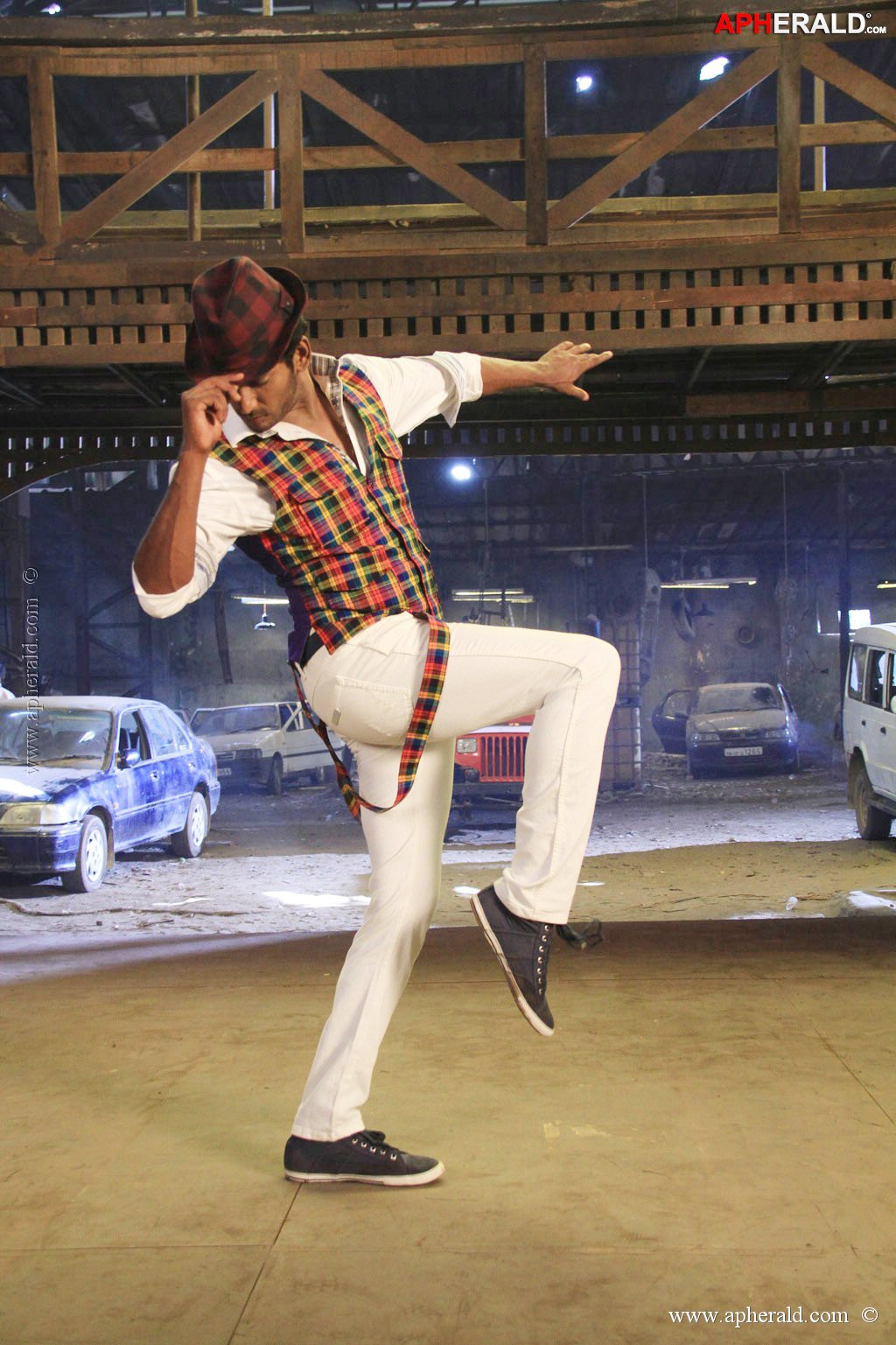 Madha Gaja Raja Movie Stills