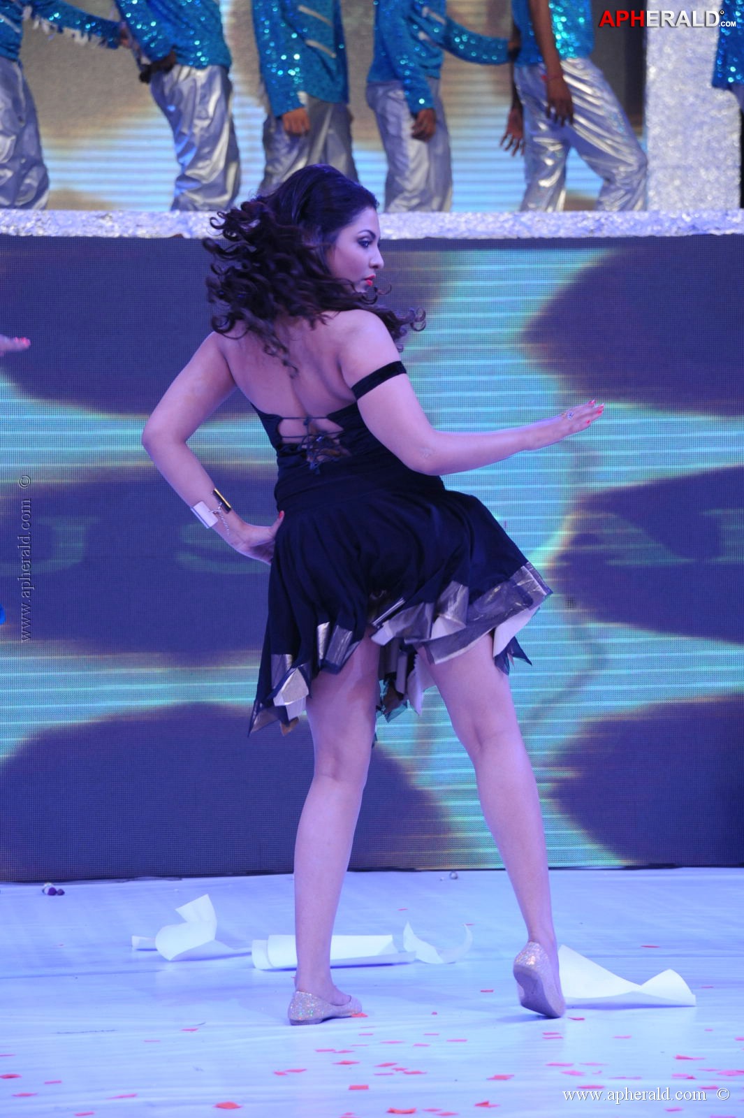 Madhu Shalini Hot Dance at Tollywood Channel Launch