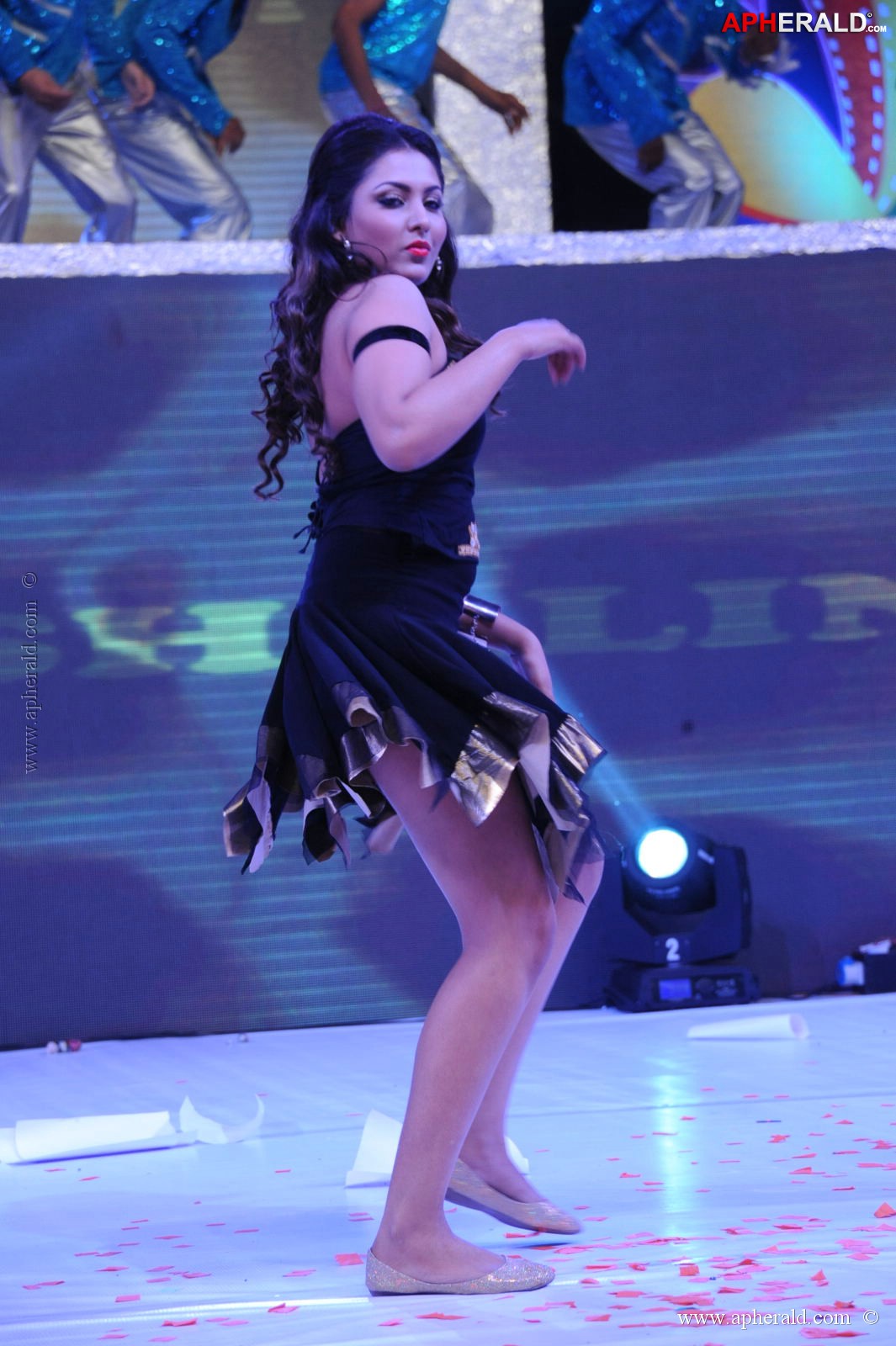 Madhu Shalini Hot Dance at Tollywood Channel Launch